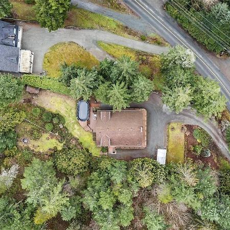 Chalet Style Cottage Near Shawnigan Lake Екстериор снимка